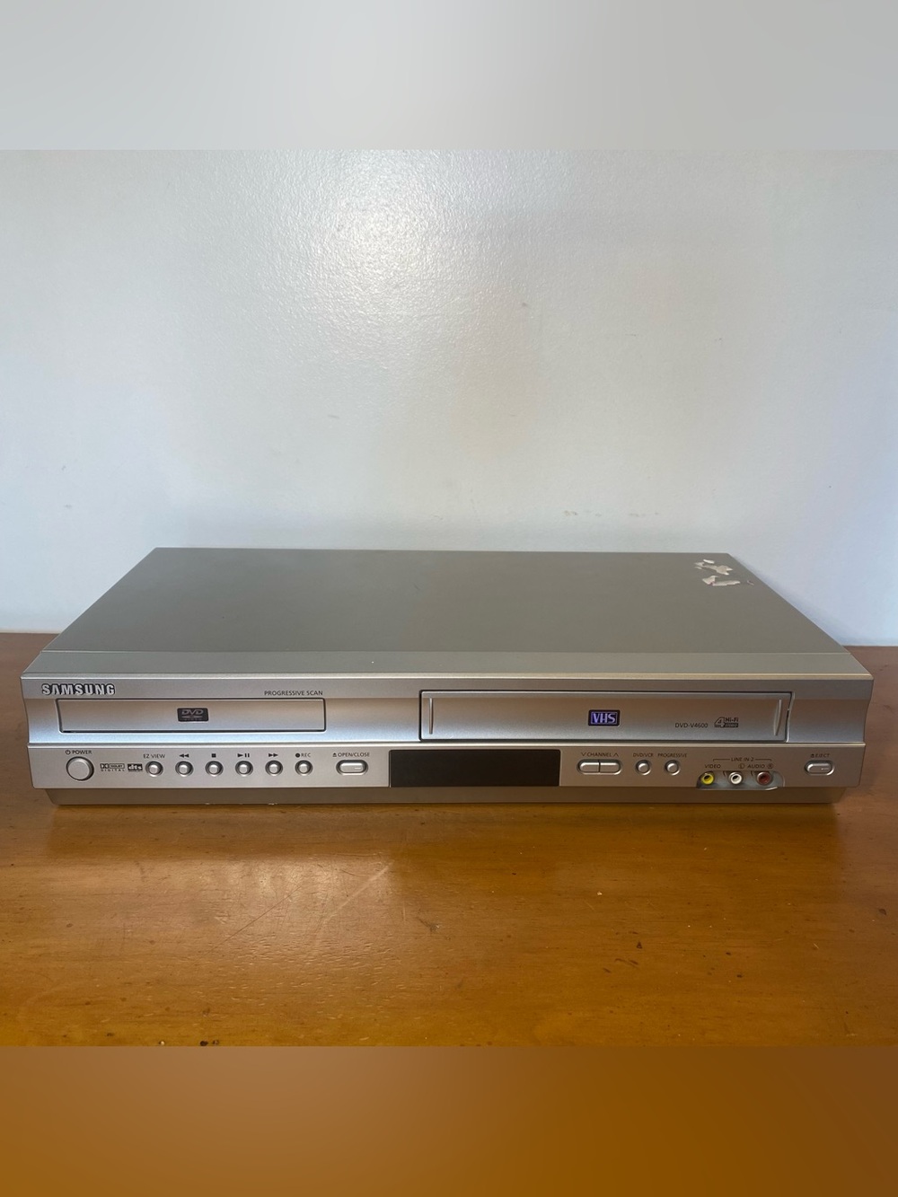 Samsung DVD-V4600C DVD/VCR Combo 4-Head HiFi VHS Player Powers On No Remote